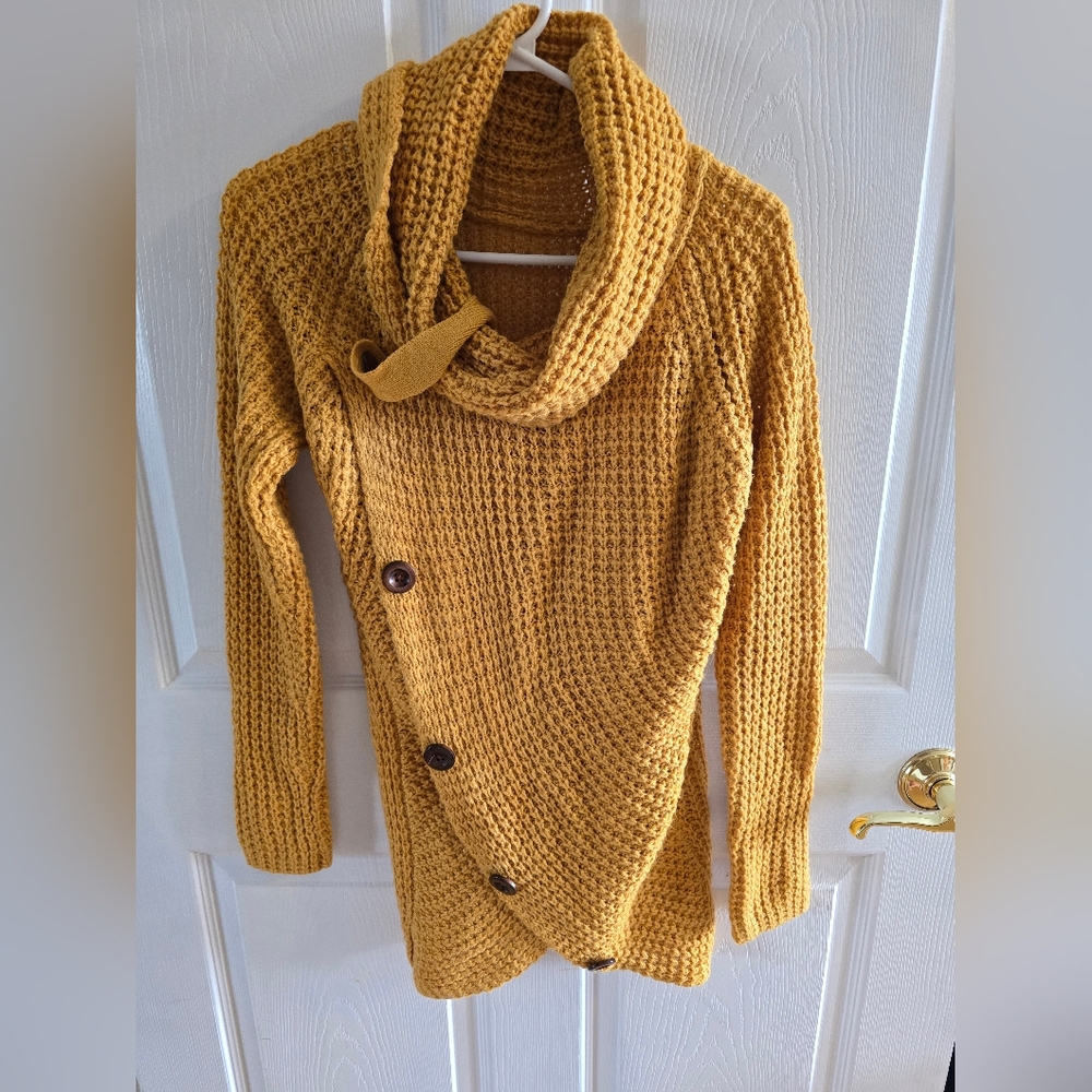 H&M Yellow Crew Neck Sweater with Chunky Knit